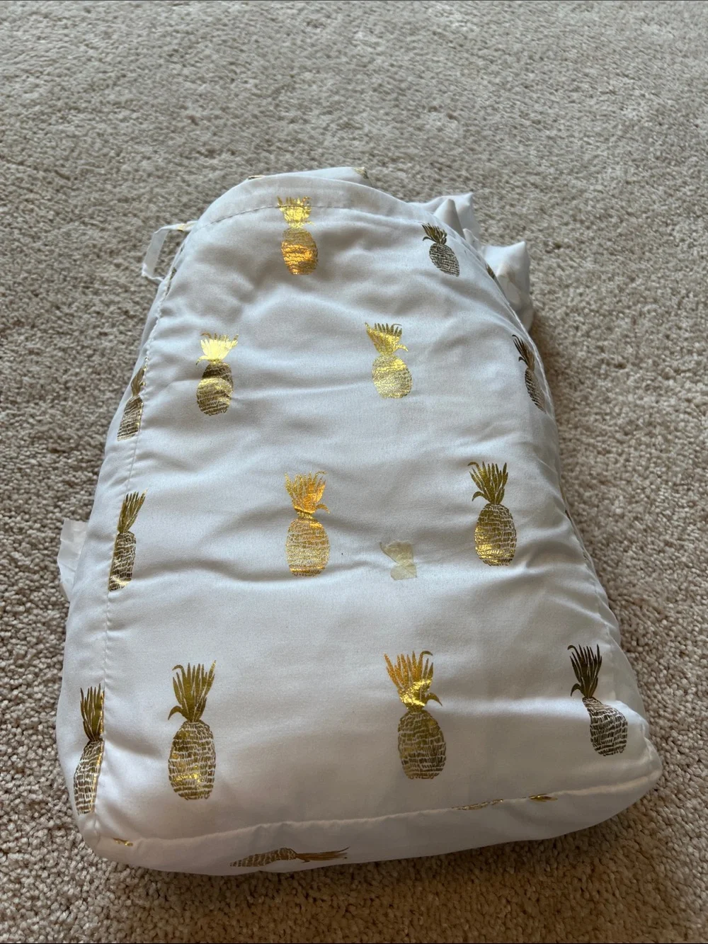Target White Full Size Sheet Set with Metallic Gold Pineapple Pattern